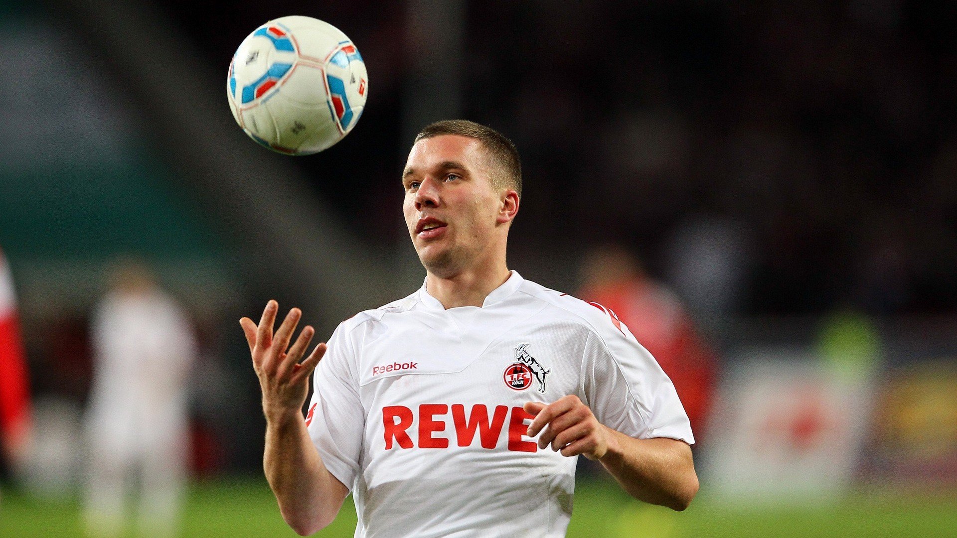 世界杯：夺冠之后梅西回家乡举行小型社区庆祝会 朴素场景走红